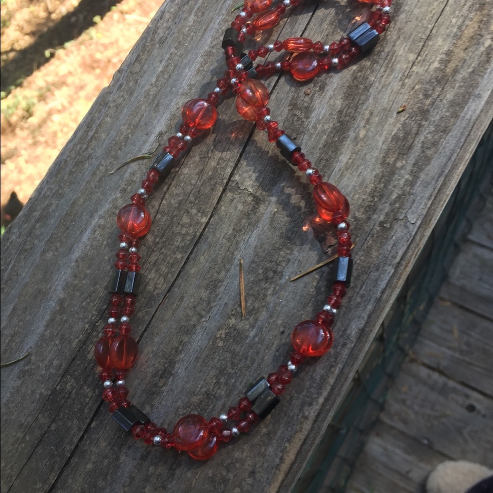 Wrist bling , magnetized string of red glass beads - Picture 4 of 11